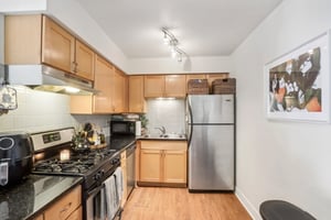 N Cambridge Ave 209-010.jpg