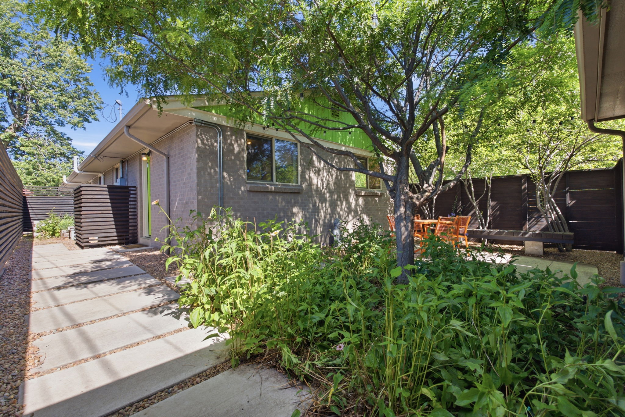 11 2122W 41st Ave
