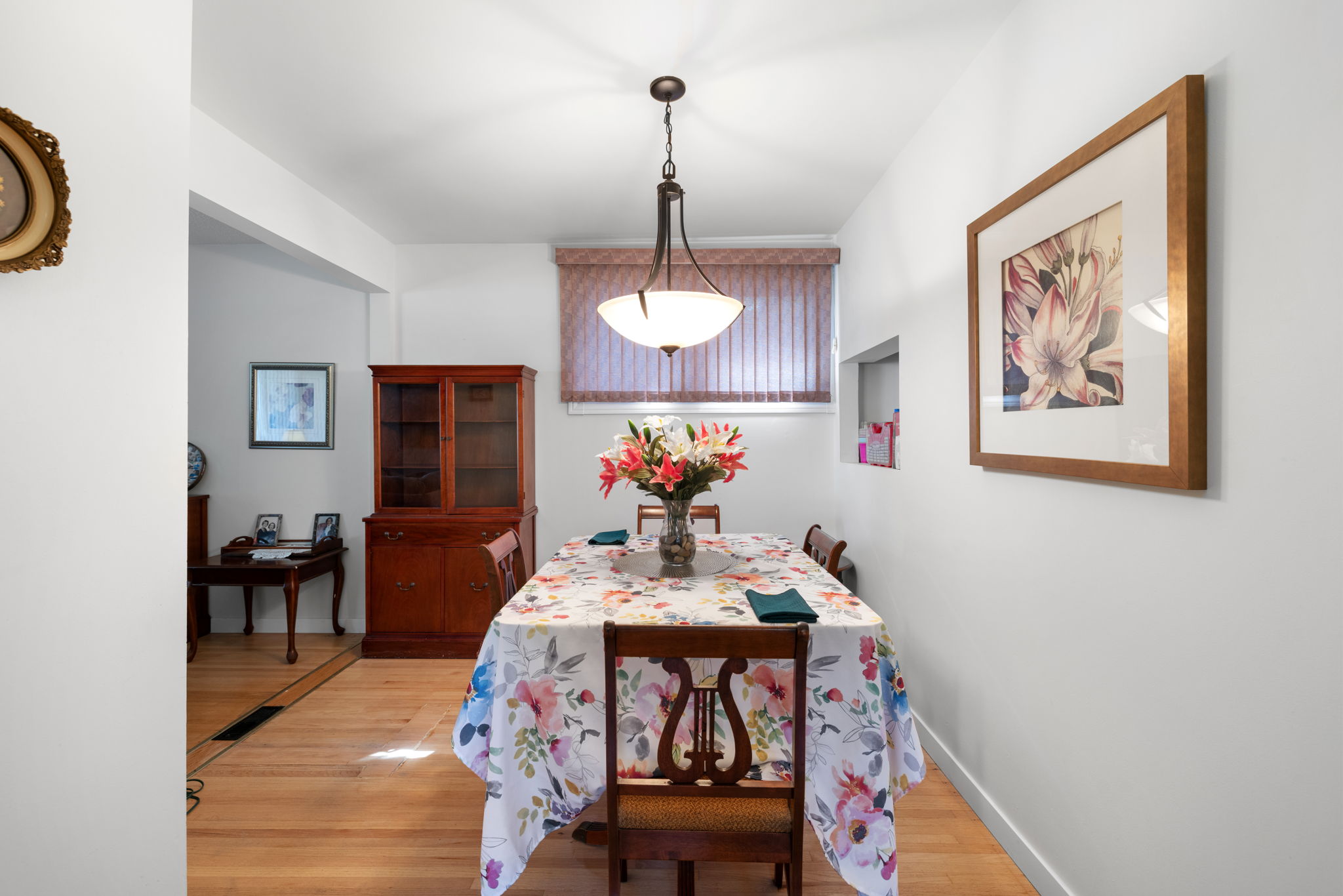 09. 2122 Wascana St. - Dining Room