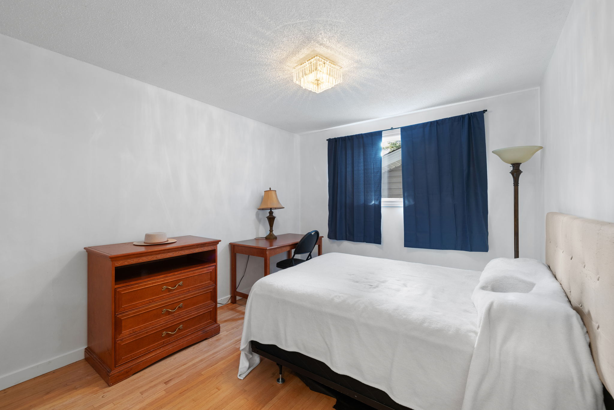 13. 2122 Wascana St. - Bedroom