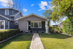01. 2122 Wascana St. - Exterior - Front
