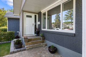 04. 2122 Wascana St. - Exterior - Front
