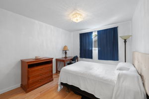 13. 2122 Wascana St. - Bedroom