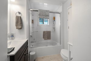 15. 2122 Wascana St. - Bathroom