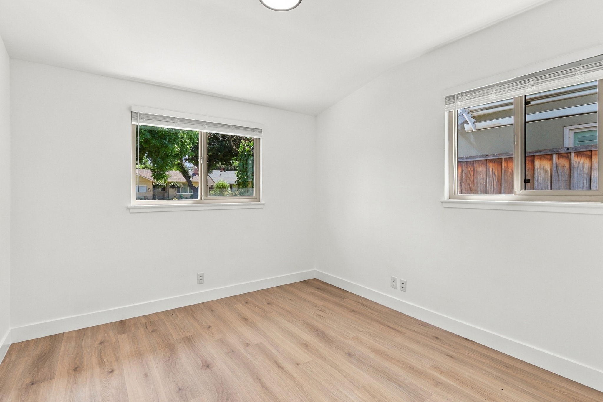 019_F8_2123 Leon Dr