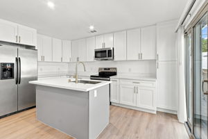 010_F8_2123 Leon Dr