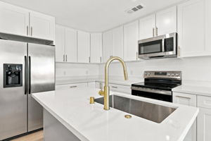 012_F8_2123 Leon Dr