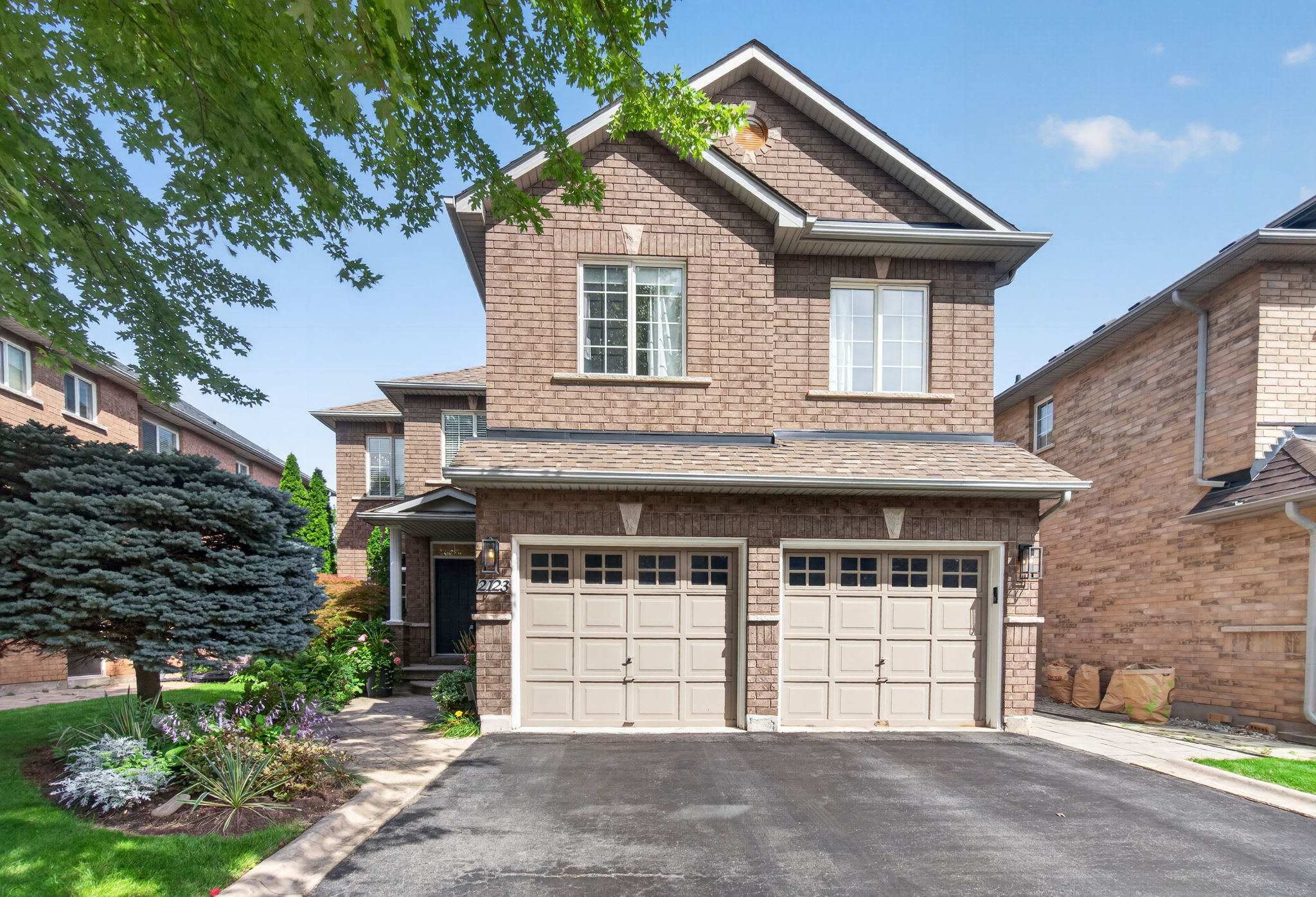 2123 Summer Heights Trail Oakville, ON L6M 3V9
