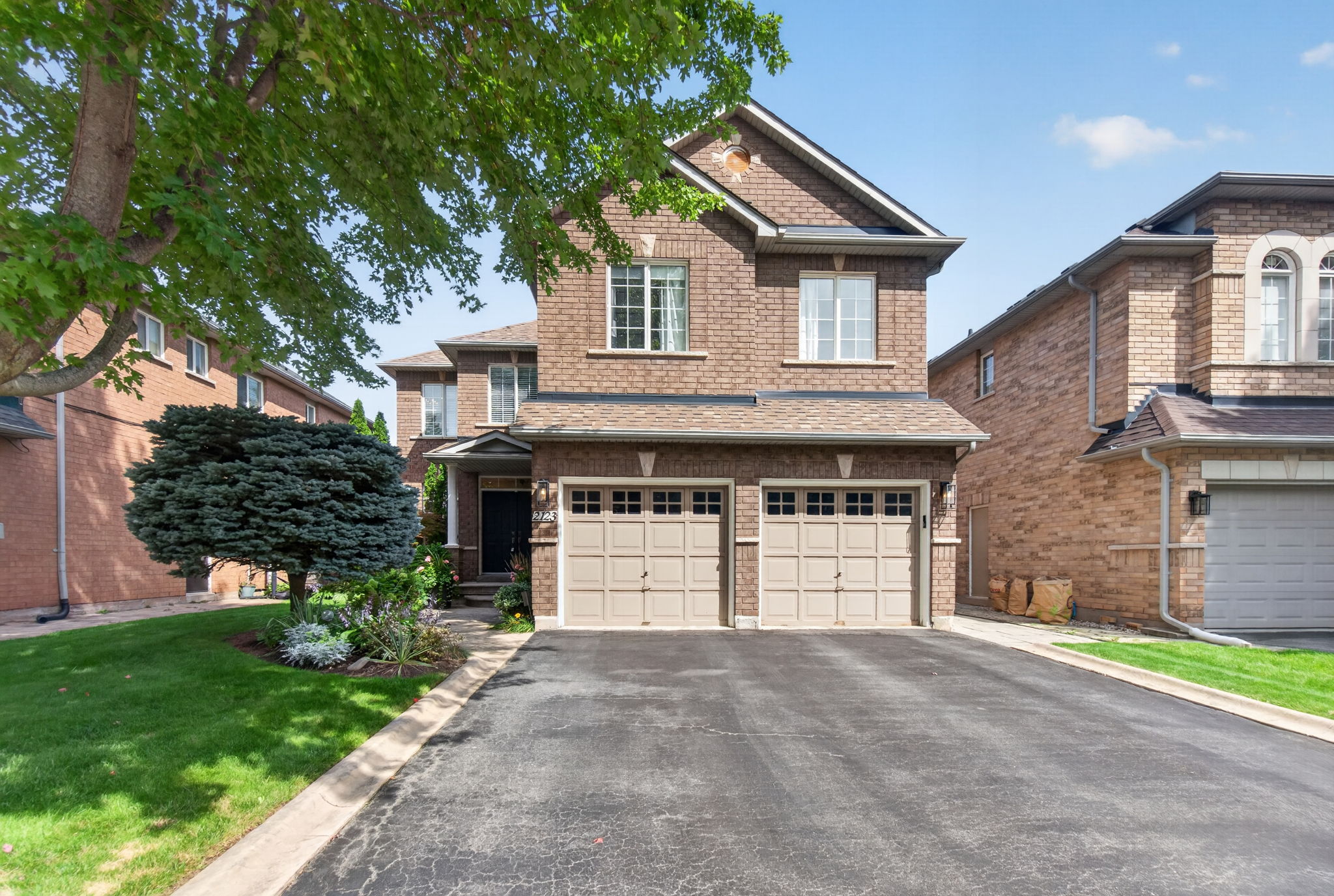 2123 Summer Heights Trail Oakville, ON L6M 3V9
