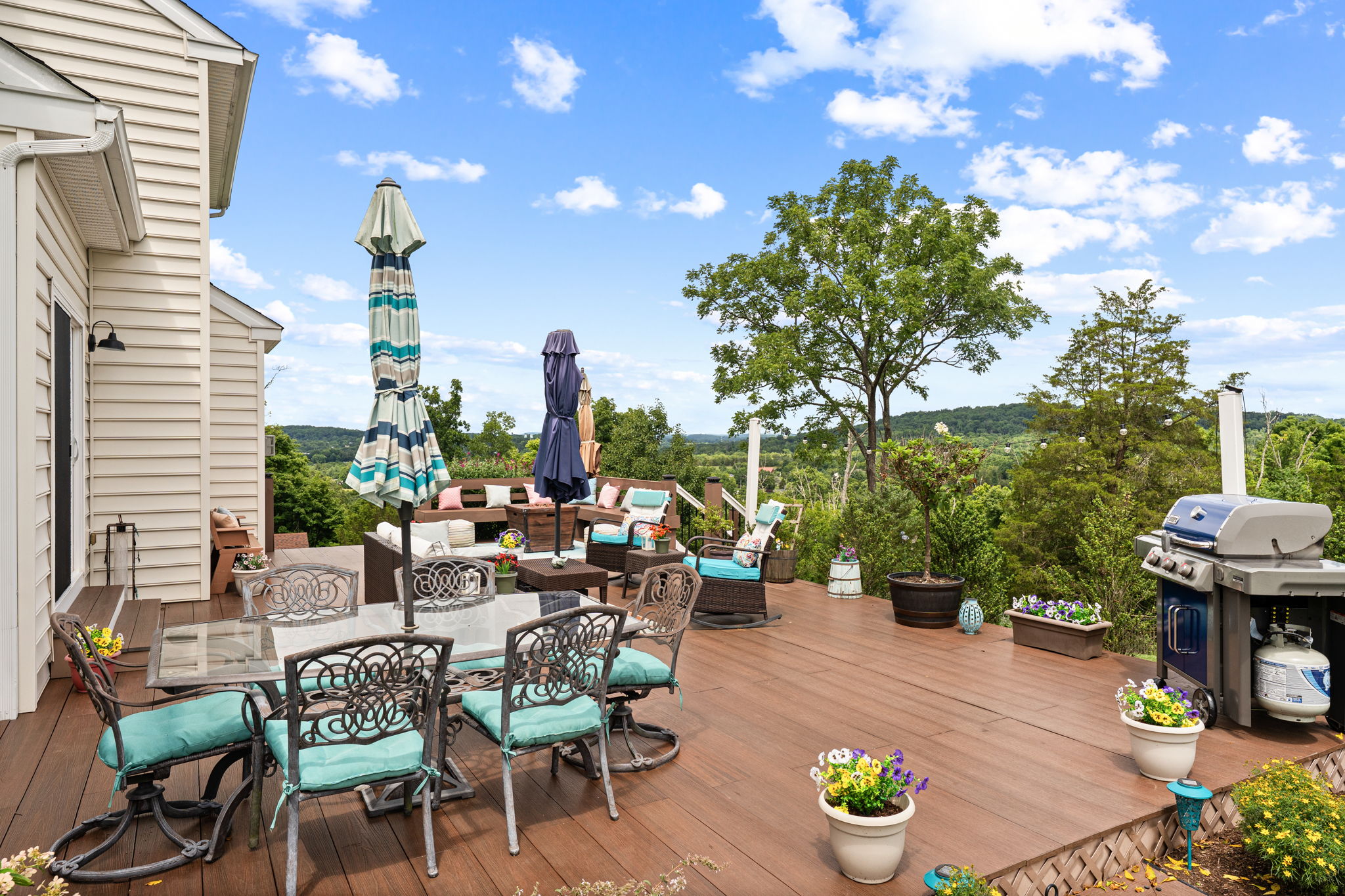 Large Trex Deck with Scenic Views