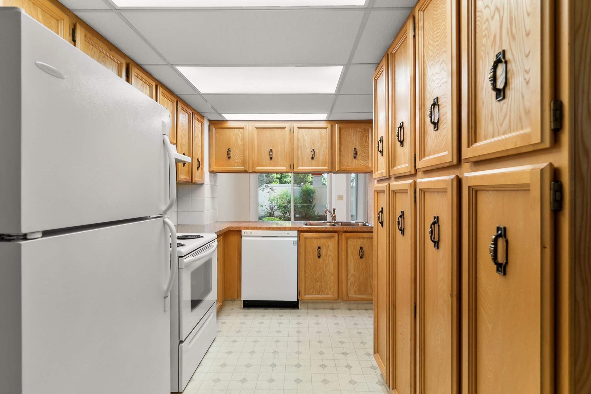 2125 Burtch Rd #111, Kelowna, BC V1Y 8N1, Canada Photo 14