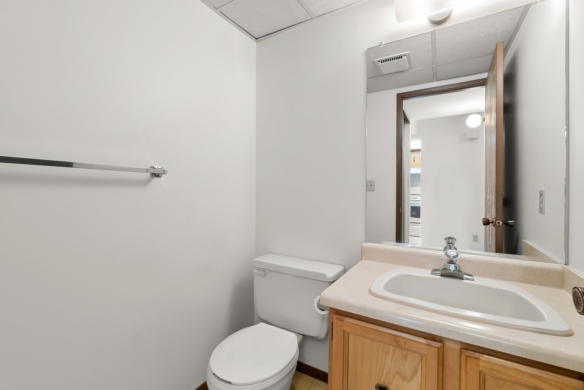 2125 Burtch Rd #111, Kelowna, BC V1Y 8N1, Canada Photo 16
