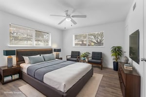 IMG_1103 virtually staged.jpeg