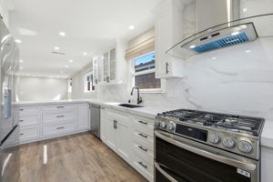 017_F8_2125 Howard Ave