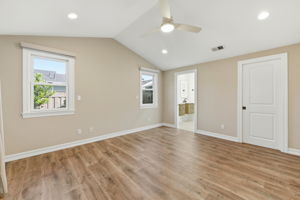 026_F8_2125 Howard Ave