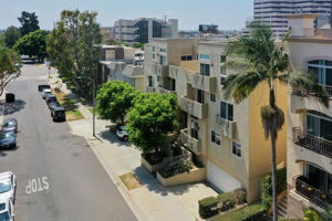  Photo 40