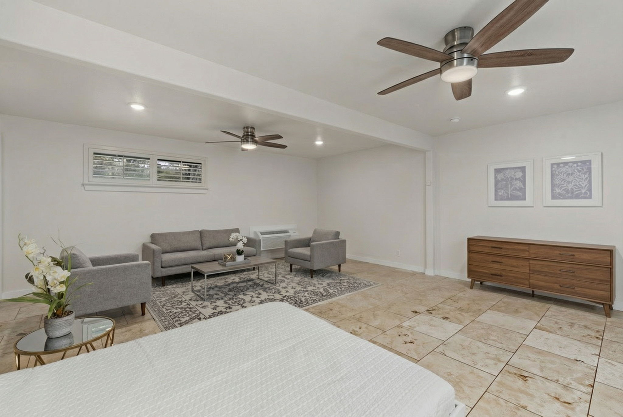 Detached Apartment Living/Bed