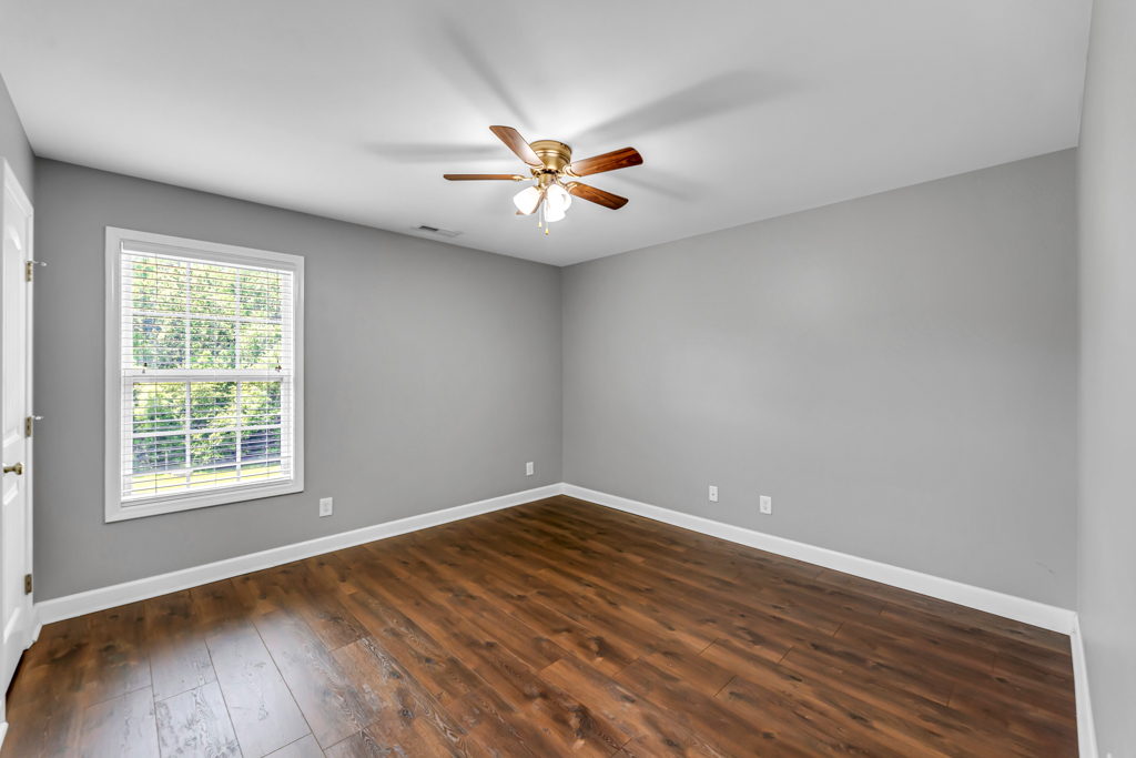 2127 Glenkirk Dr, Burlington, NC 27215, USA Photo 32