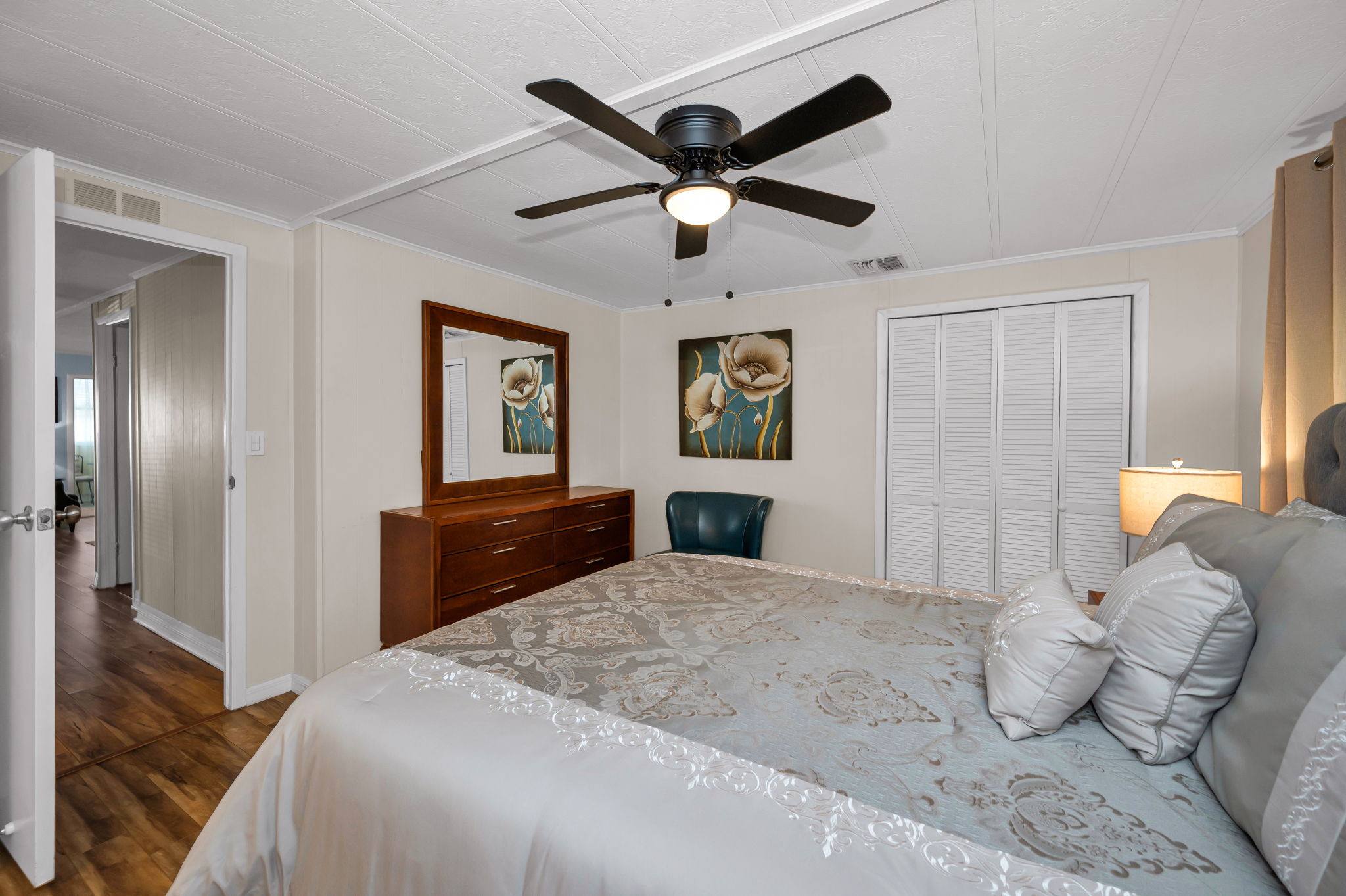 Primary Bedroom1b