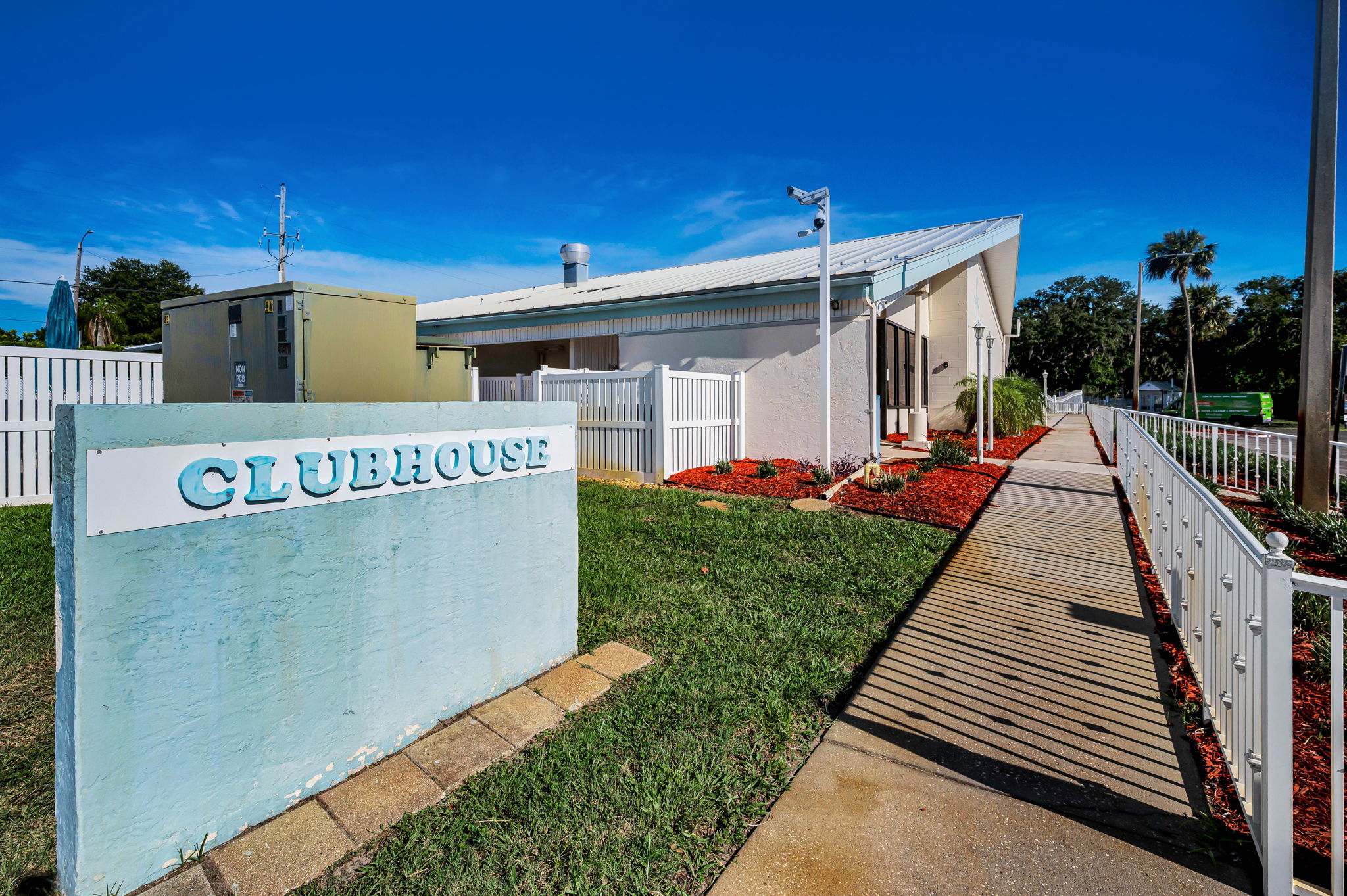 6-Clubhouse