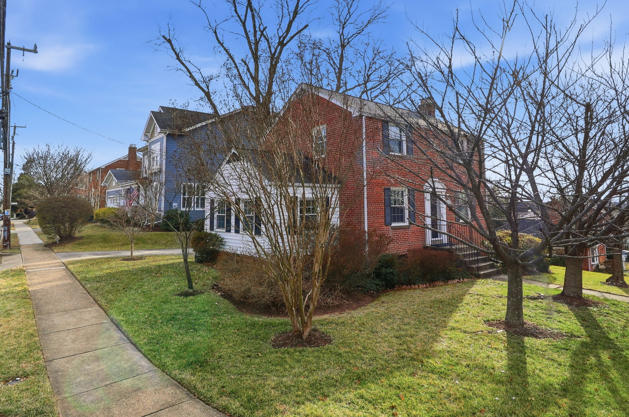 2127 Patrick Henry Drive