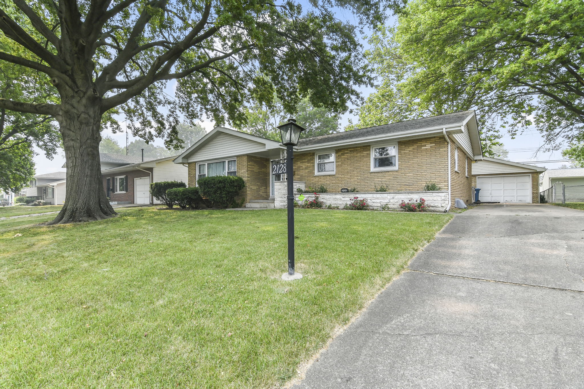 2128 Kaskaskia Dr, Springfield, IL 62702 Design Eyes Photography