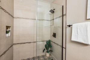 Delucchi Dr-S1410-028.jpg