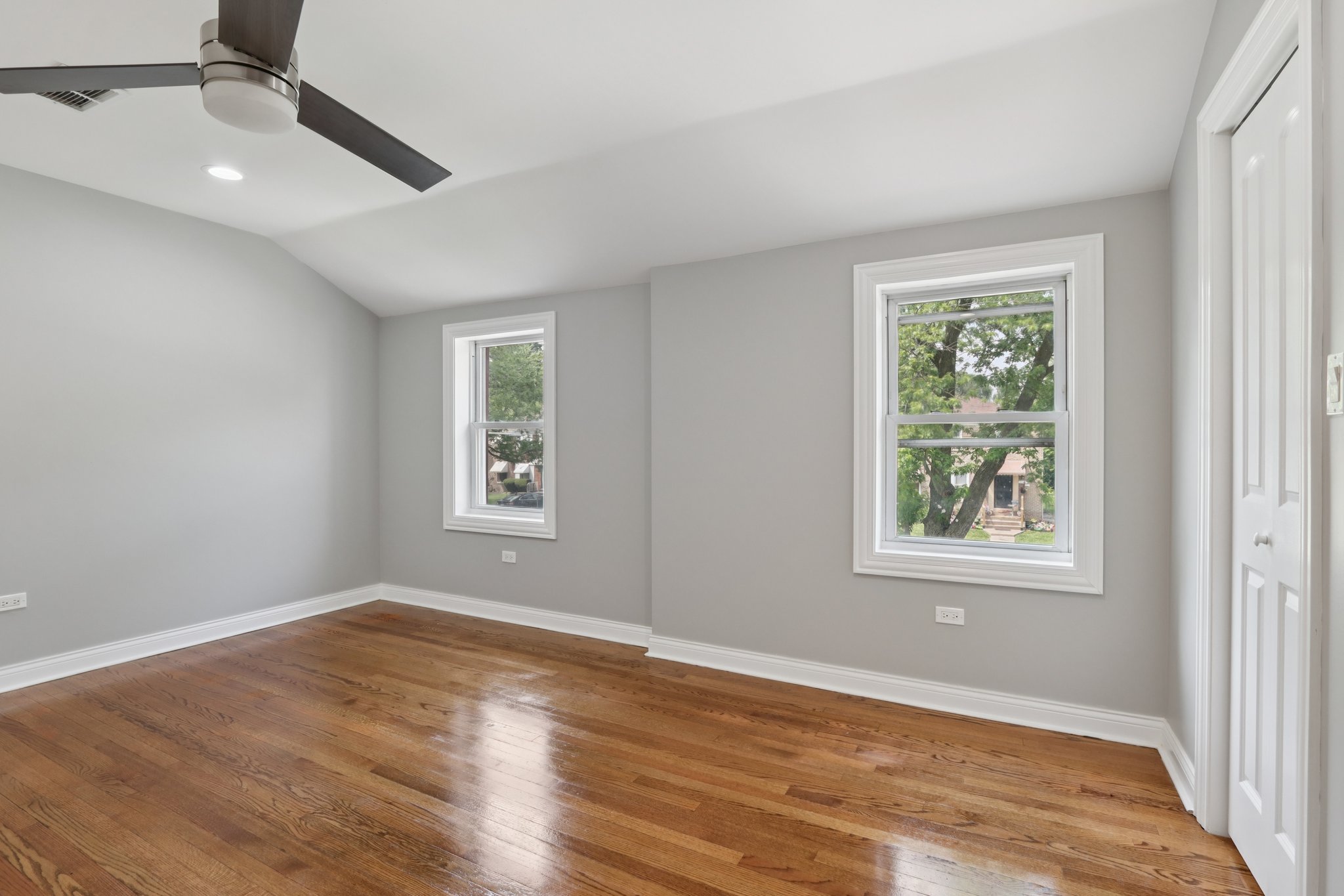 E 97th St-0706-021.jpg