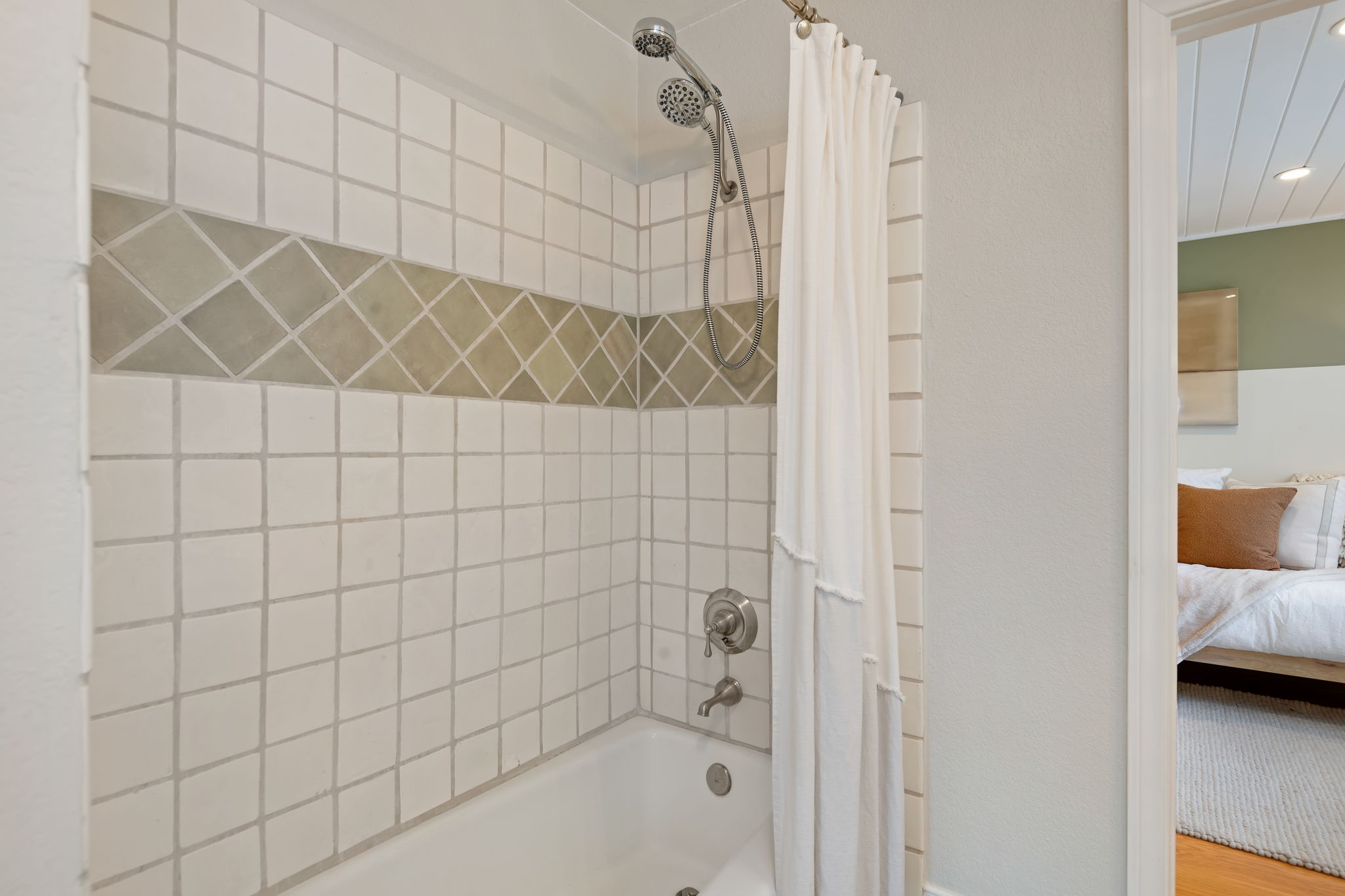 40-Bathroom 2