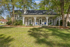 Welcome to 213 Cardinal Cir W