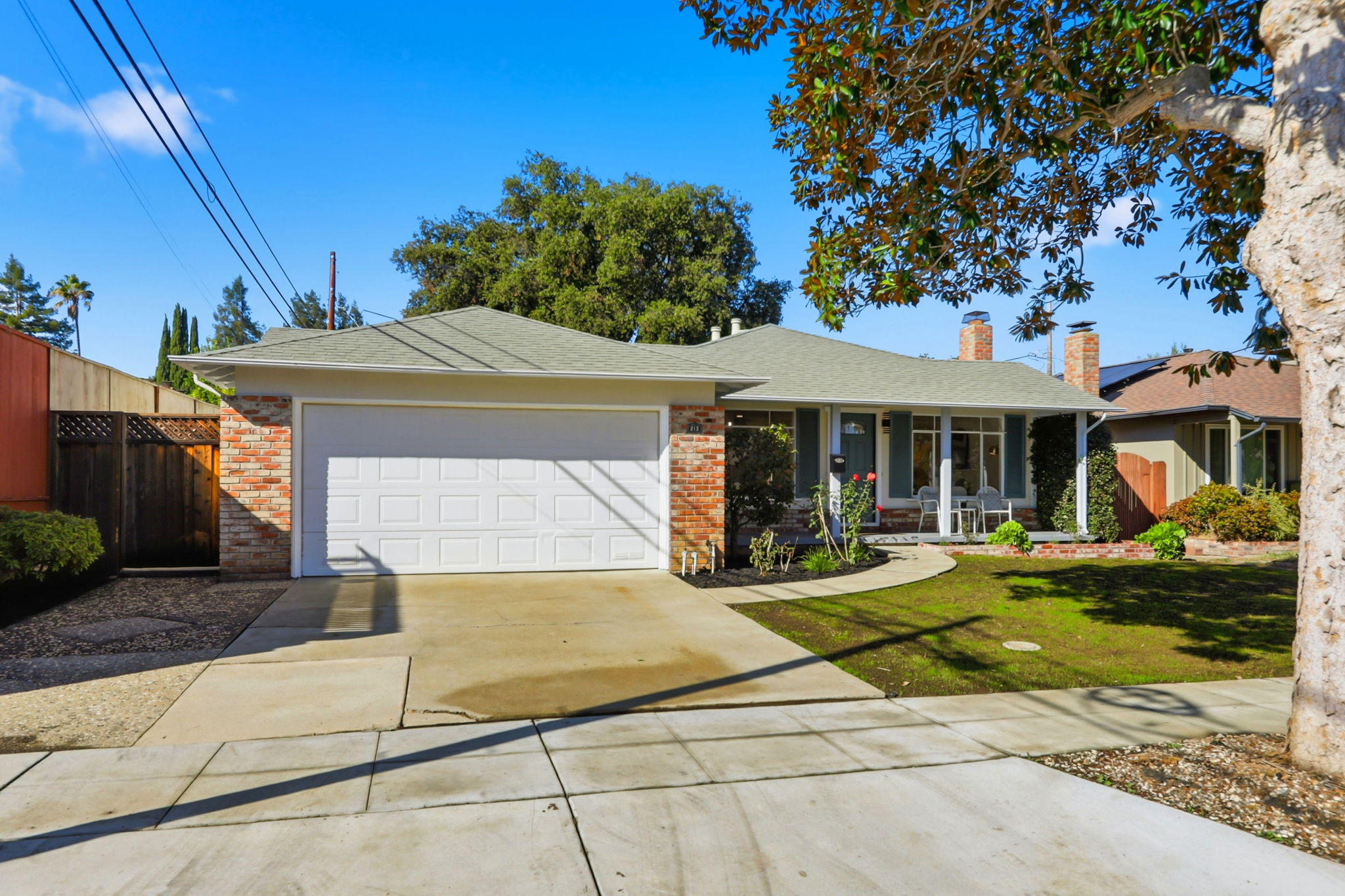 003_F8_213 Clarence Ave