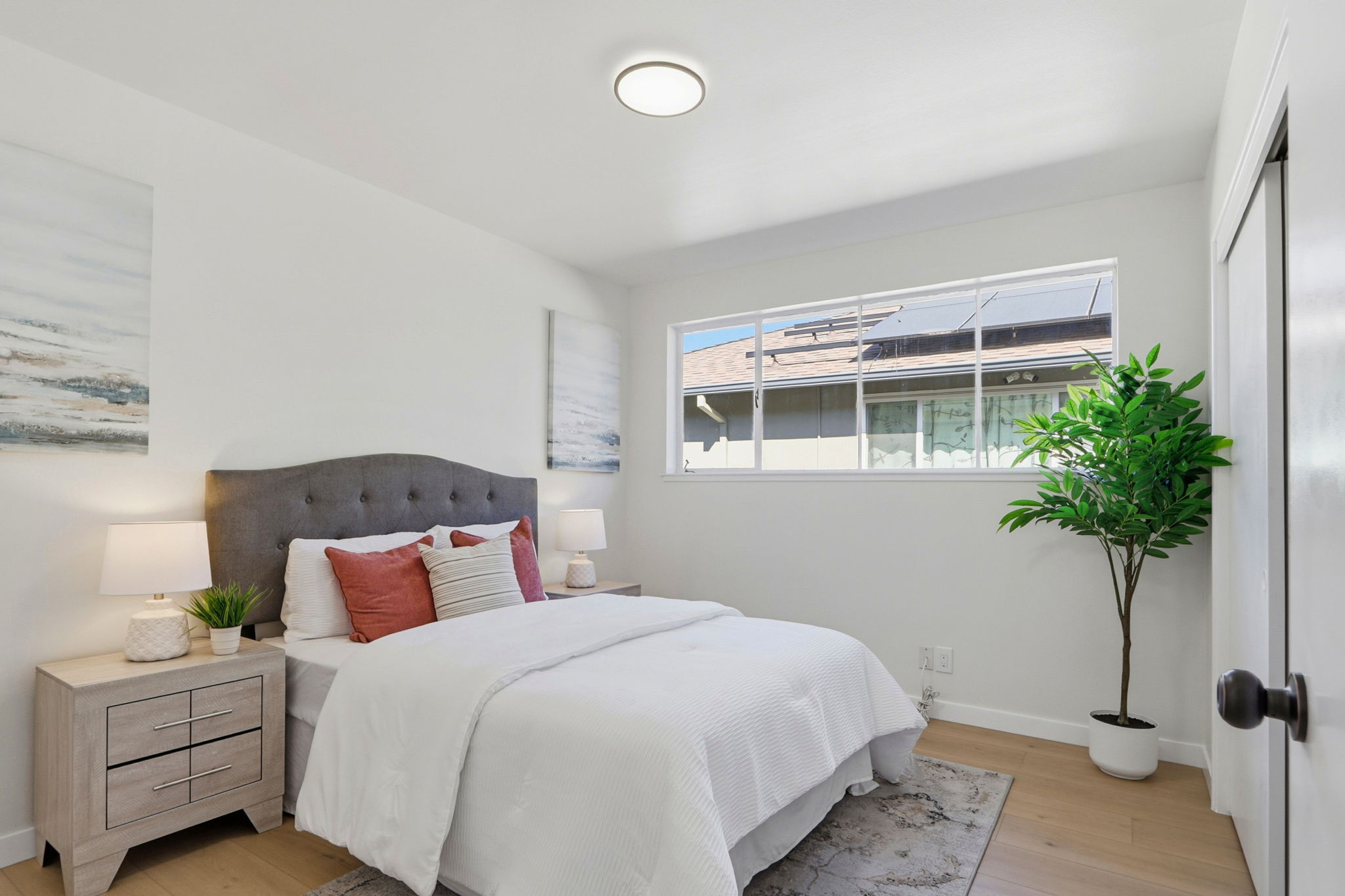 019_F8_213 Clarence Ave