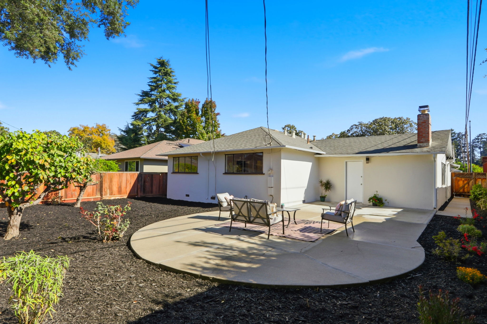 030_F8_213 Clarence Ave