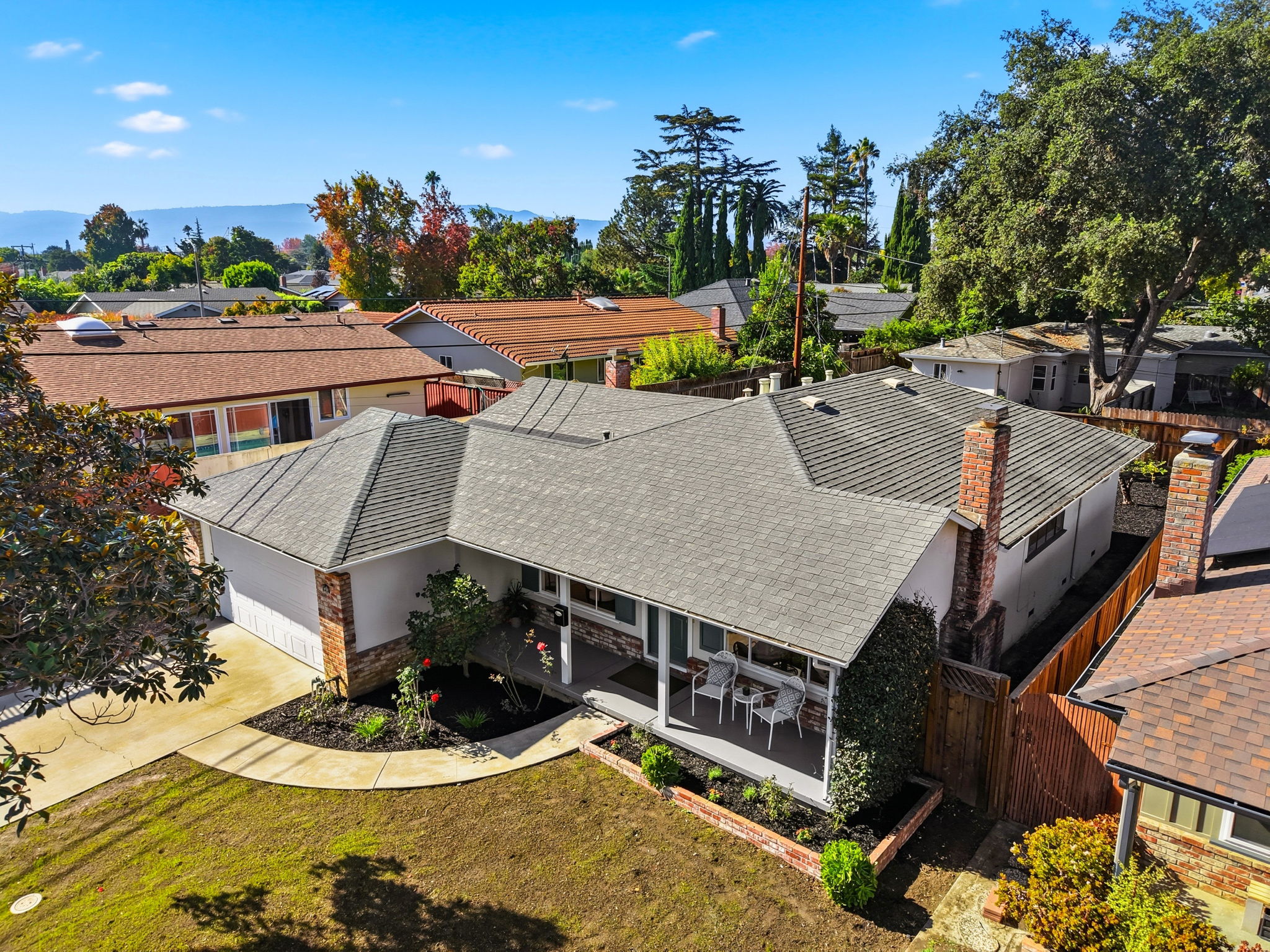 005_F8_AERIAL_213 Clarence Ave