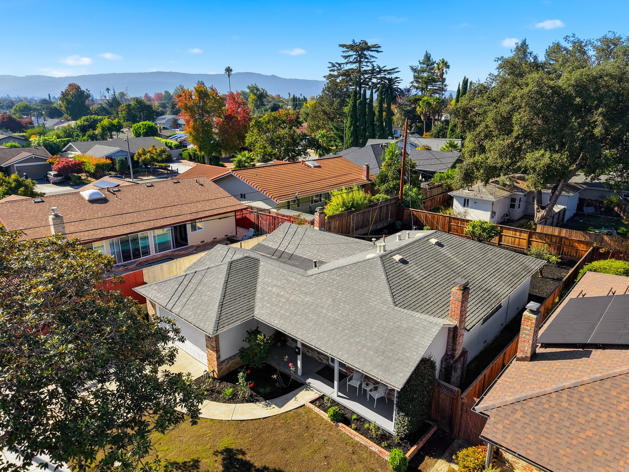 006_F8_AERIAL_213 Clarence Ave