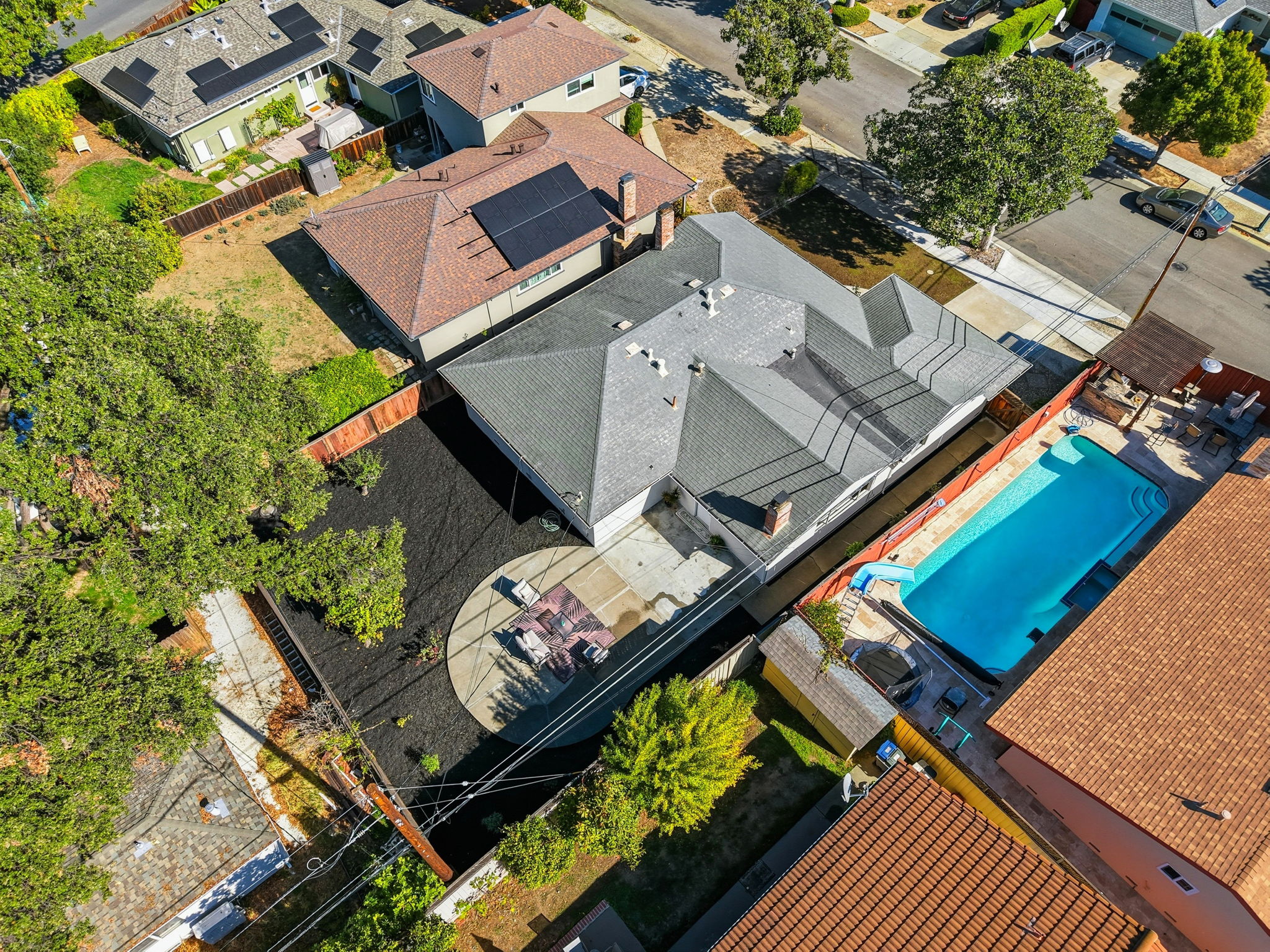 009_F8_AERIAL_213 Clarence Ave