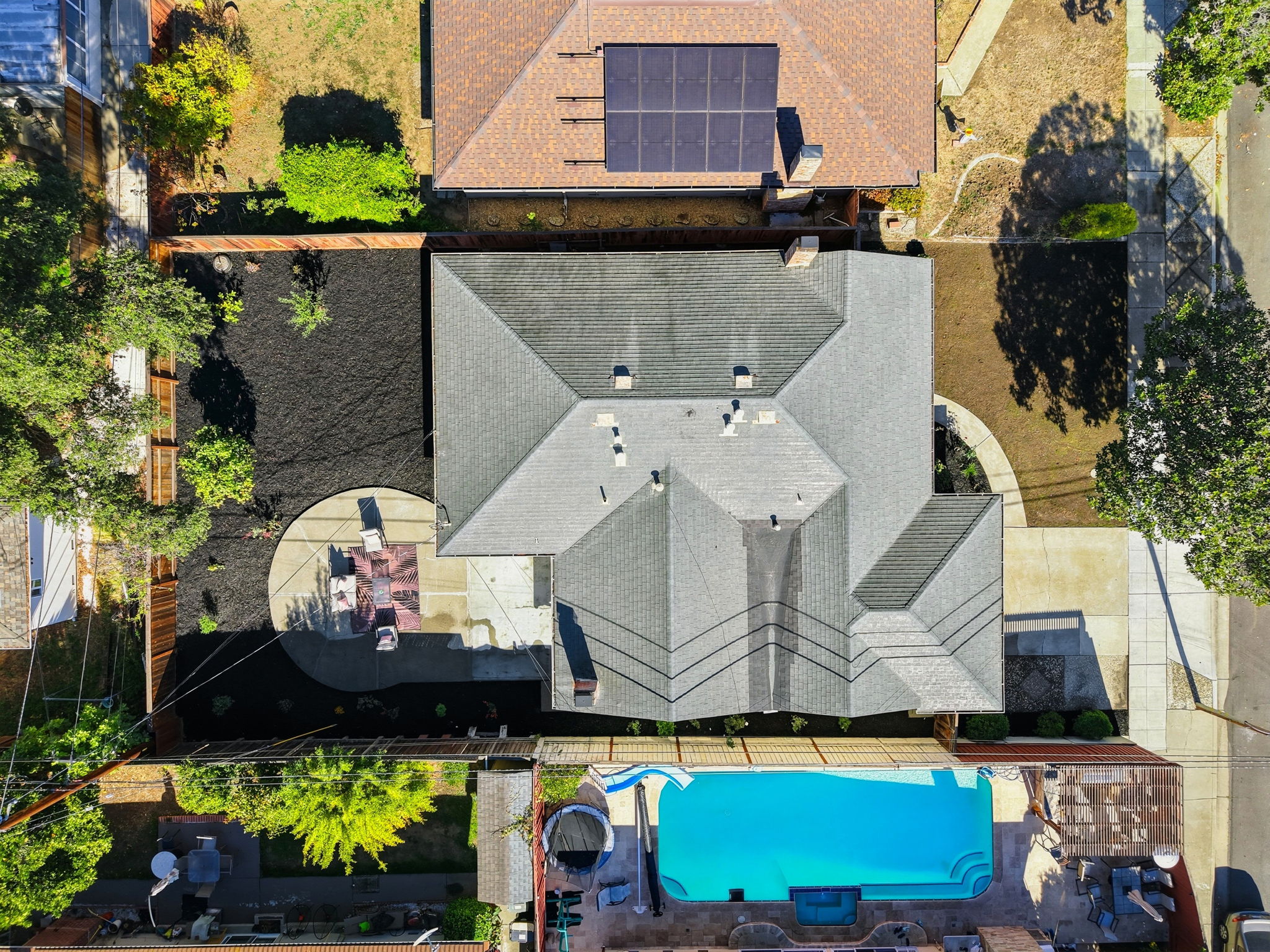 011_F8_AERIAL_213 Clarence Ave