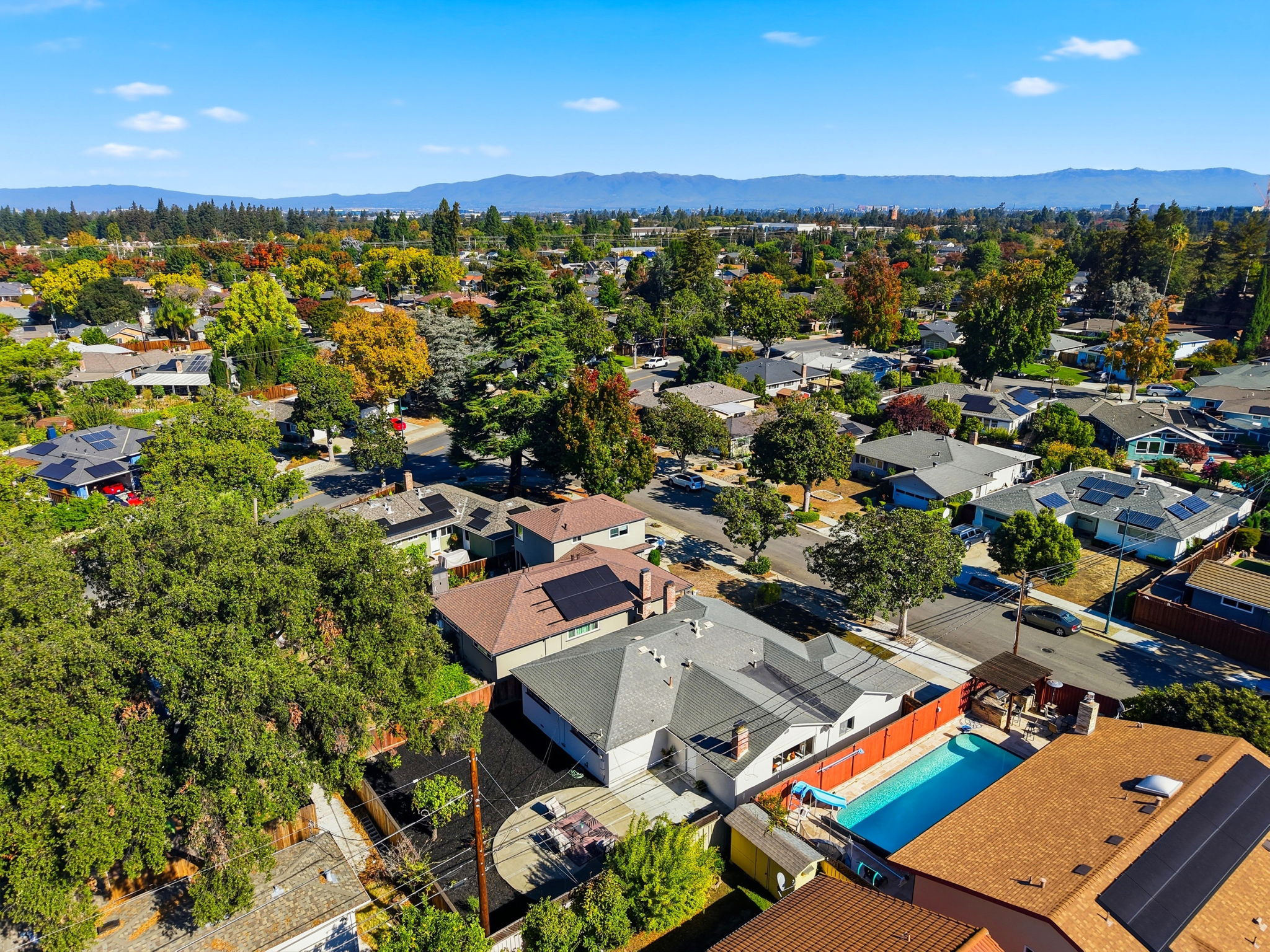 023_F8_AERIAL_213 Clarence Ave