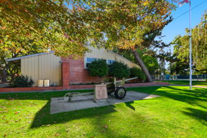 033_F8_213 Clarence Ave