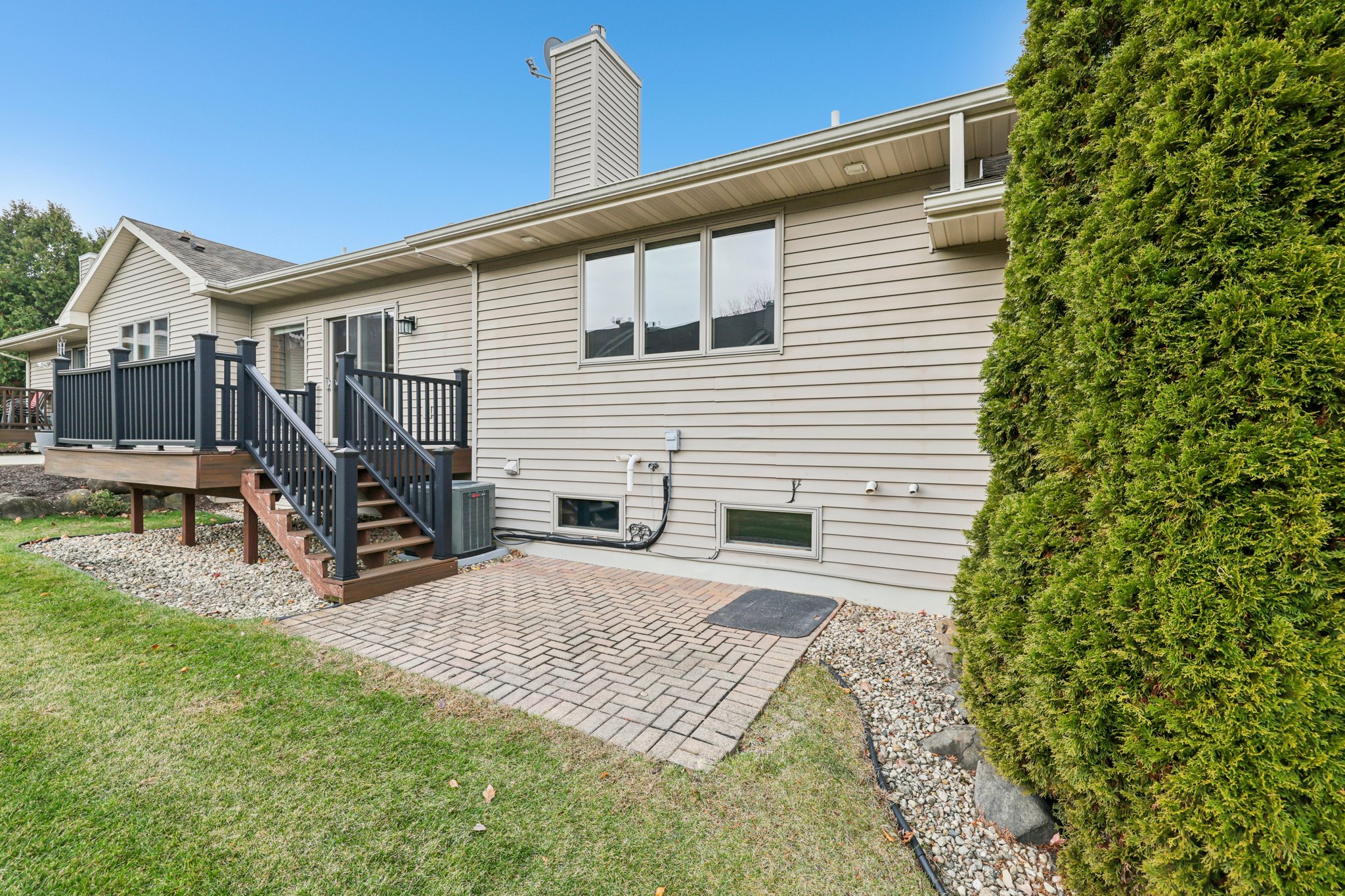 Fairview Cir 50-S2511-049.jpg