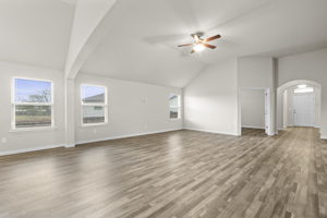 Large Living Room with Vaulted Ceilings!