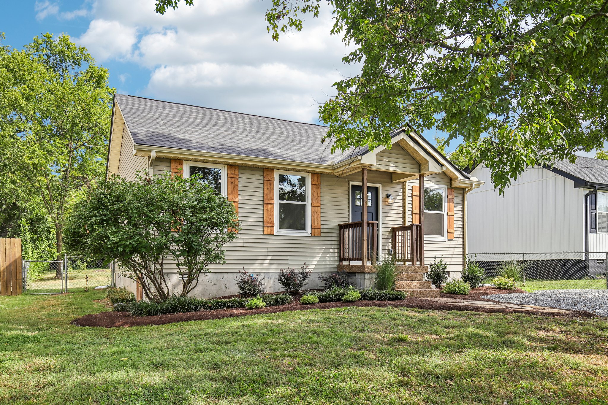 213 Maple St-S1009-003.jpg