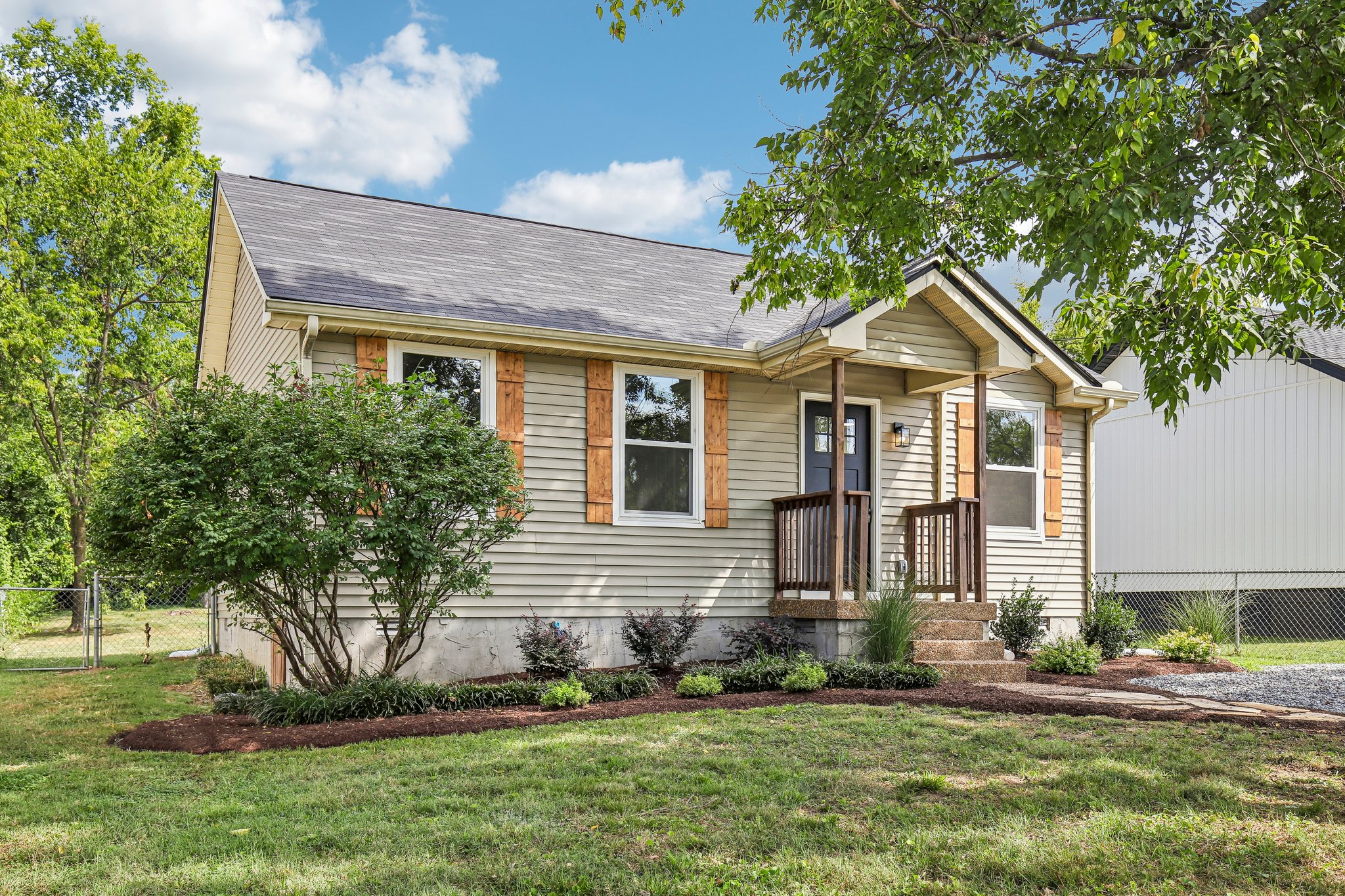 213 Maple St-S1009-005.jpg