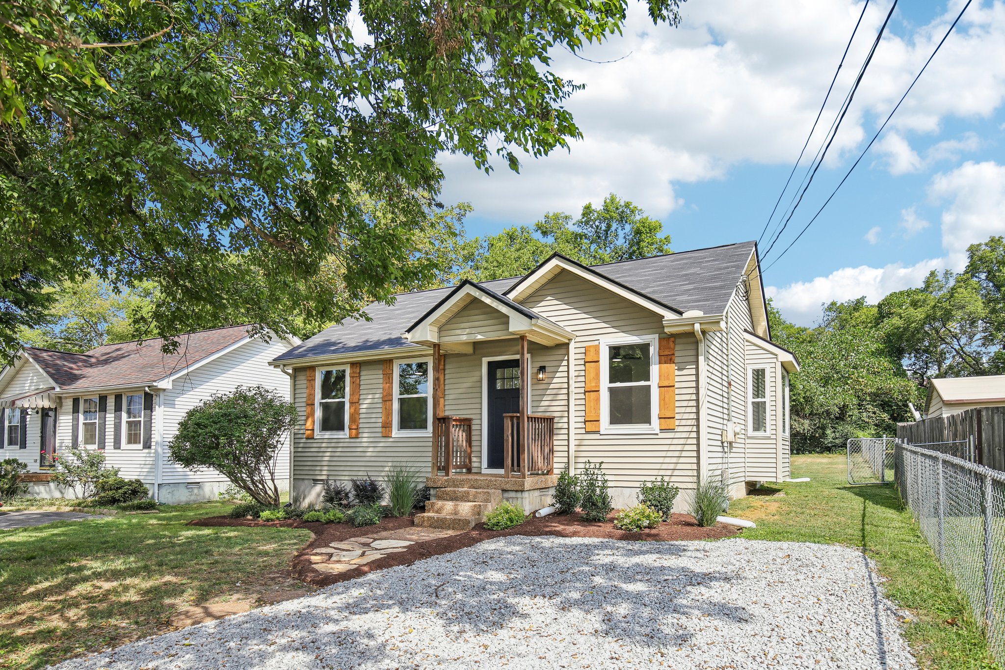213 Maple St-S1009-007.jpg