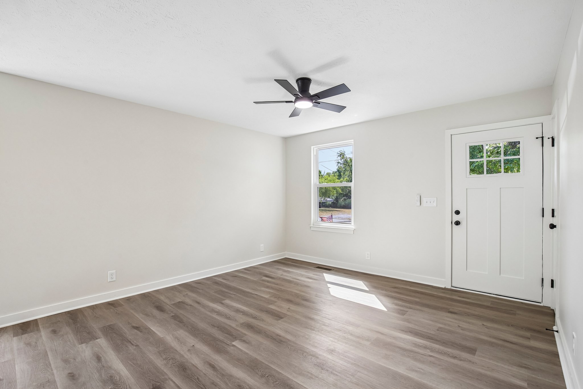 213 Maple St-S1009-011.jpg