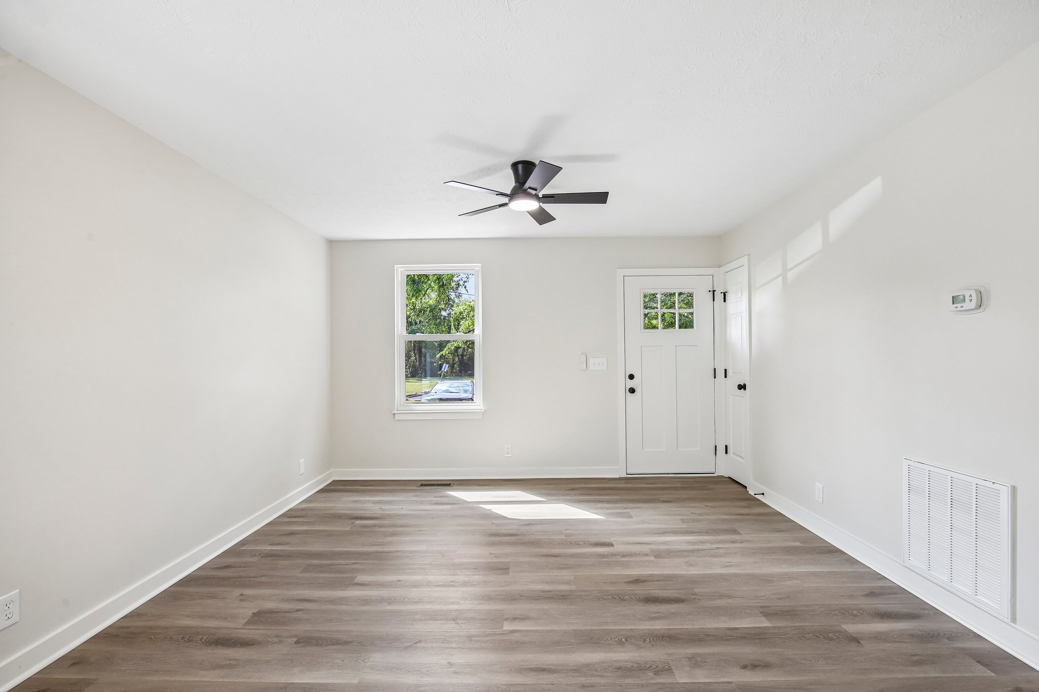 213 Maple St-S1009-015.jpg