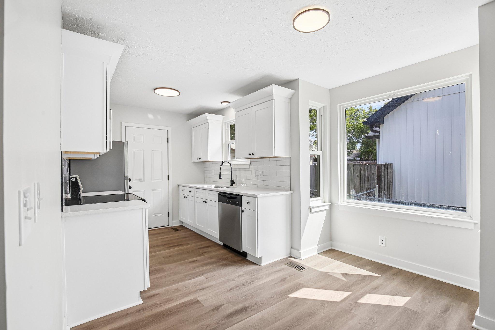 213 Maple St-S1009-016.jpg