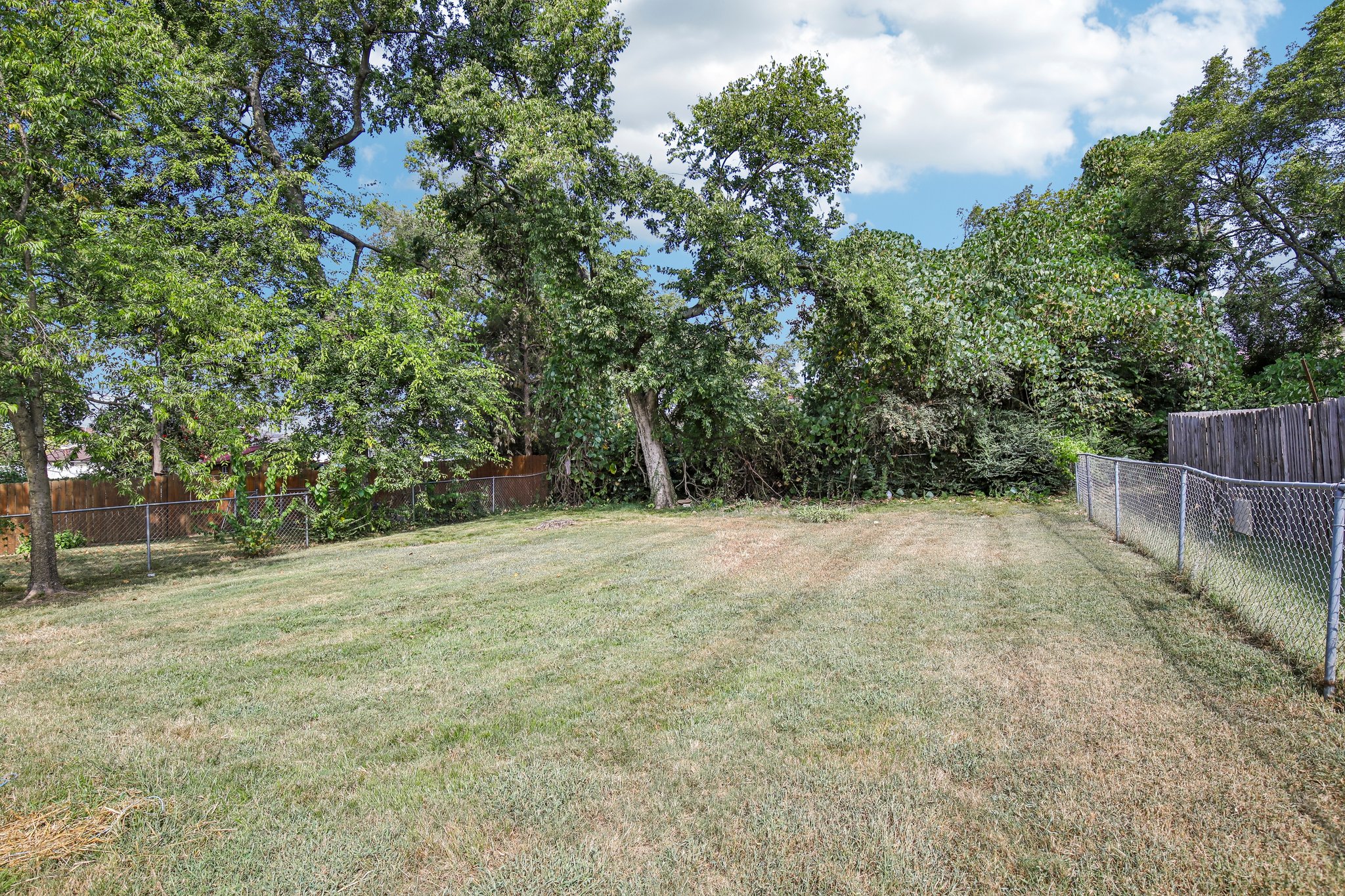 213 Maple St-S1009-040.jpg