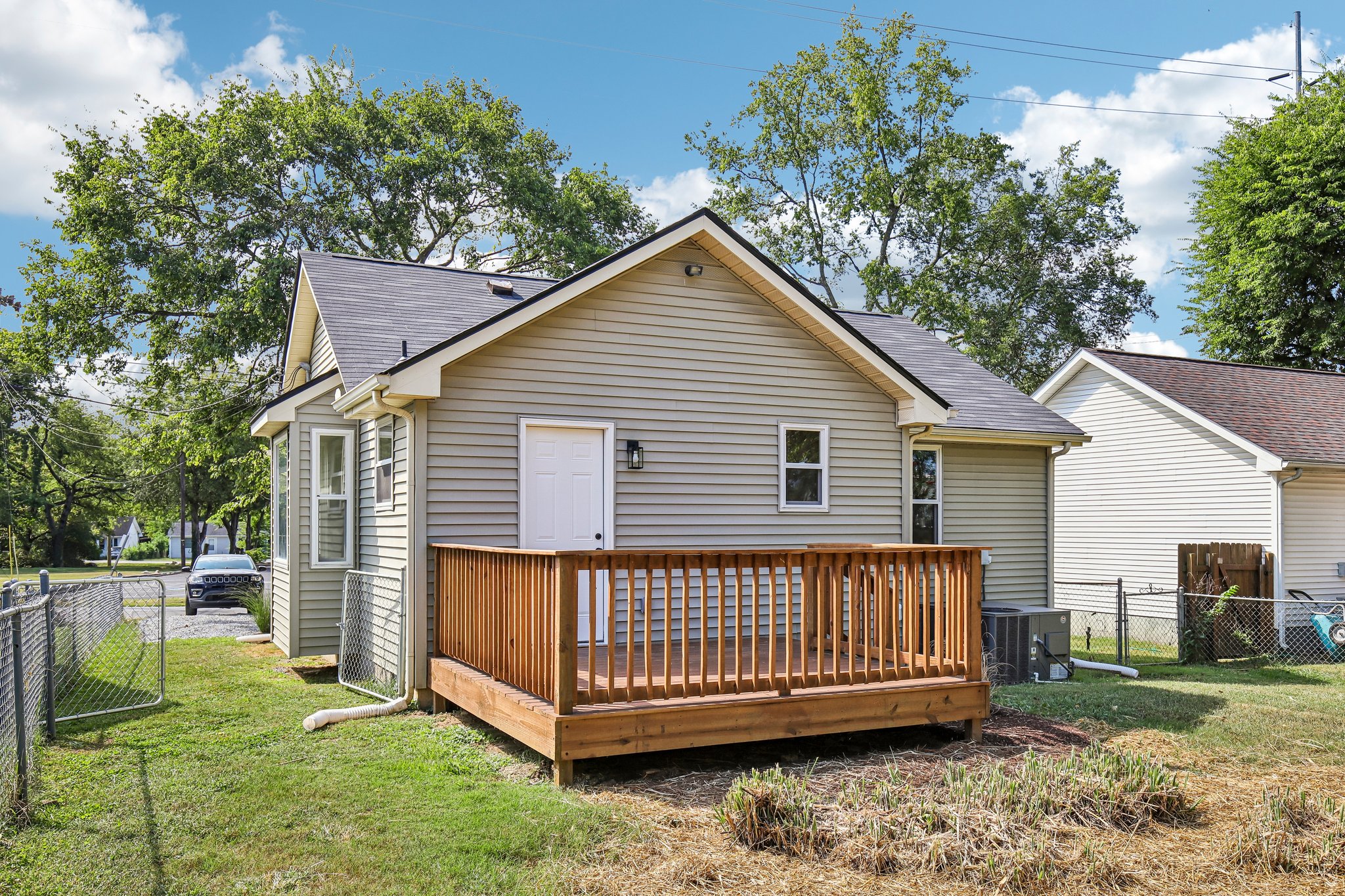 213 Maple St-S1009-042.jpg