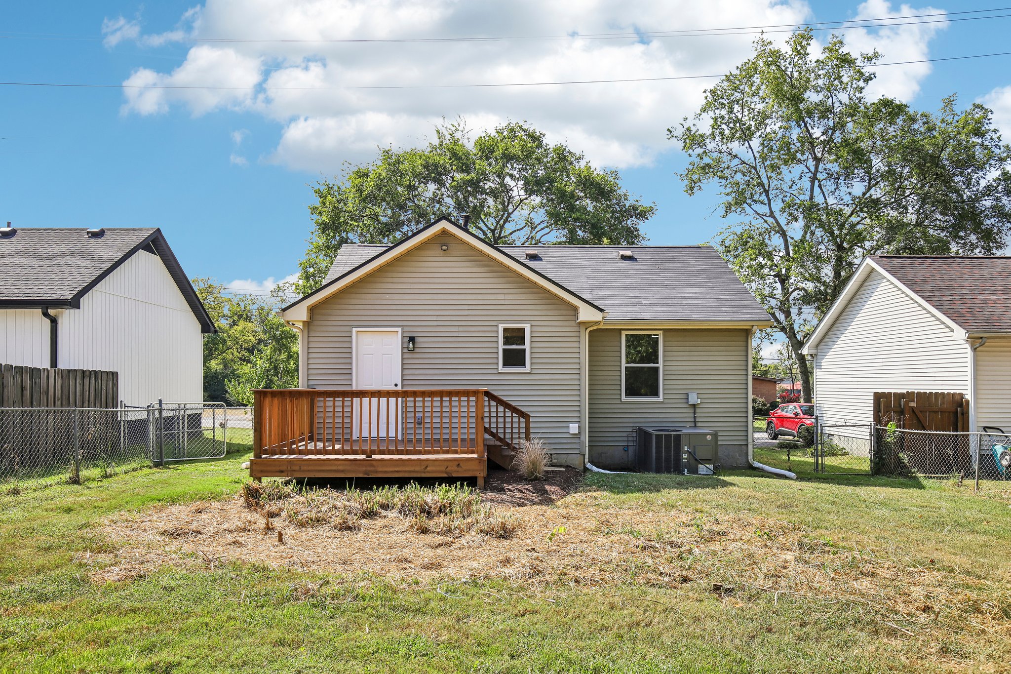213 Maple St-S1009-043.jpg